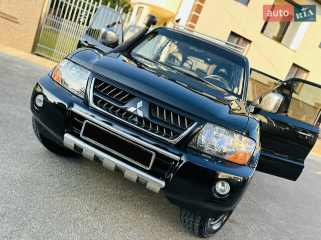Черный Мицубиси Паджеро, объемом двигателя 3.2 л и пробегом 230 тыс. км за 10800 $, фото 68 на Automoto.ua