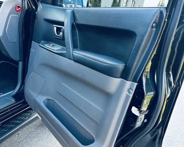 Черный Мицубиси Паджеро, объемом двигателя 3.2 л и пробегом 230 тыс. км за 10800 $, фото 80 на Automoto.ua