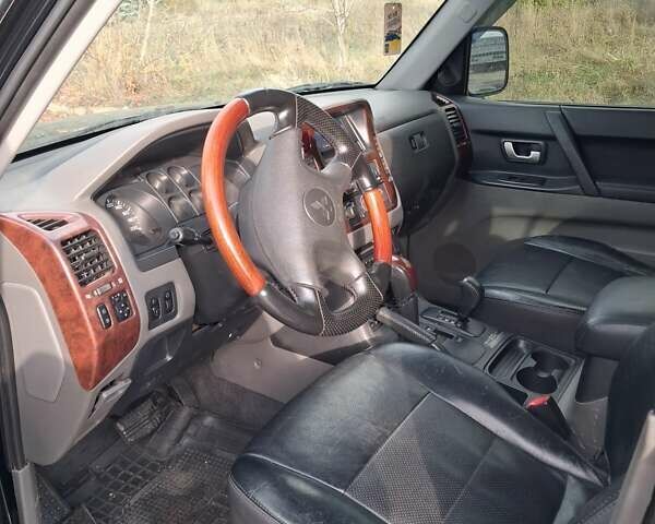 Чорний Міцубісі Паджеро, об'ємом двигуна 3.2 л та пробігом 203 тис. км за 7900 $, фото 4 на Automoto.ua