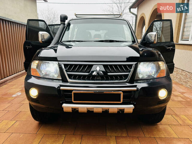 Черный Мицубиси Паджеро, объемом двигателя 3.2 л и пробегом 230 тыс. км за 10800 $, фото 2 на Automoto.ua