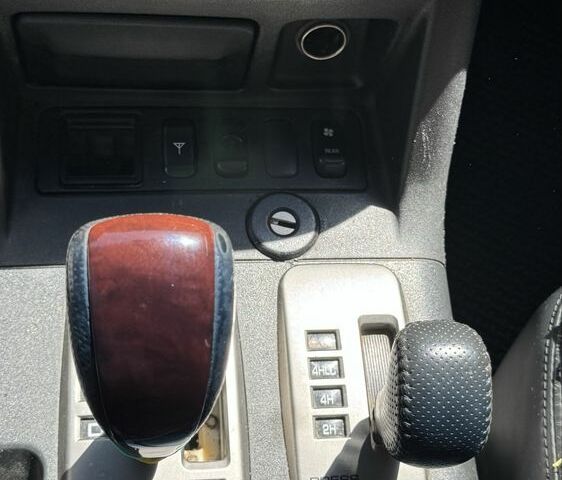 Чорний Міцубісі Паджеро, об'ємом двигуна 3 л та пробігом 360 тис. км за 8264 $, фото 6 на Automoto.ua