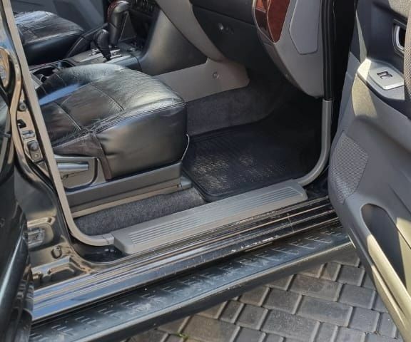 Чорний Міцубісі Паджеро, об'ємом двигуна 3 л та пробігом 315 тис. км за 7850 $, фото 12 на Automoto.ua