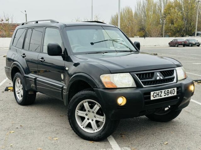 Черный Мицубиси Паджеро, объемом двигателя 3.2 л и пробегом 290 тыс. км за 4450 $, фото 1 на Automoto.ua