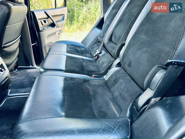Черный Мицубиси Паджеро, объемом двигателя 3.2 л и пробегом 230 тыс. км за 10800 $, фото 95 на Automoto.ua