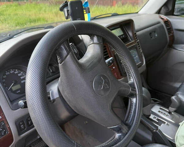 Чорний Міцубісі Паджеро, об'ємом двигуна 3.2 л та пробігом 415 тис. км за 7000 $, фото 6 на Automoto.ua