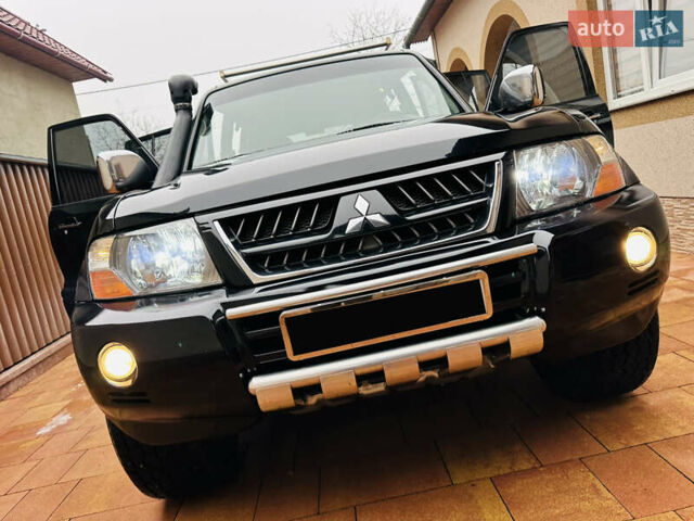 Черный Мицубиси Паджеро, объемом двигателя 3.2 л и пробегом 230 тыс. км за 10800 $, фото 17 на Automoto.ua