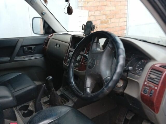 Черный Мицубиси Паджеро, объемом двигателя 3 л и пробегом 200 тыс. км за 4266 $, фото 1 на Automoto.ua