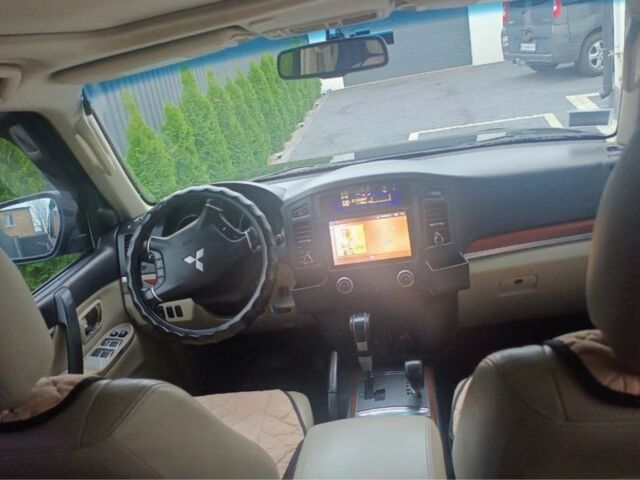 Черный Мицубиси Паджеро, объемом двигателя 3.83 л и пробегом 279 тыс. км за 12300 $, фото 7 на Automoto.ua