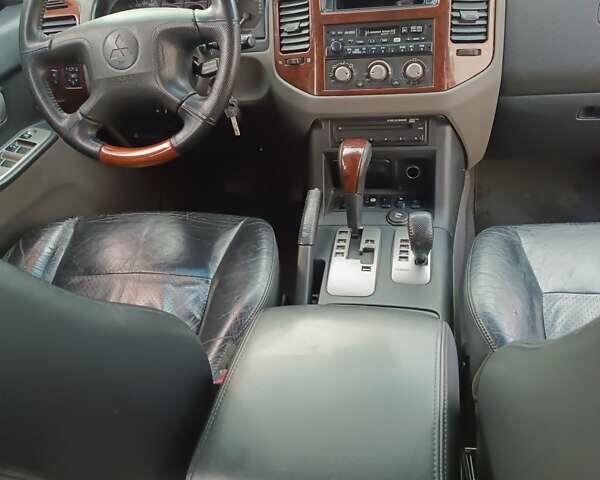 Черный Мицубиси Паджеро, объемом двигателя 3.5 л и пробегом 182 тыс. км за 7800 $, фото 8 на Automoto.ua