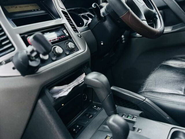 Черный Мицубиси Паджеро, объемом двигателя 3.2 л и пробегом 290 тыс. км за 4450 $, фото 15 на Automoto.ua