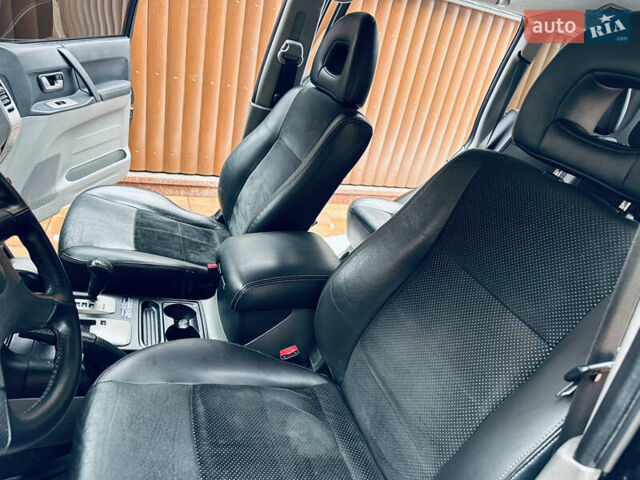 Черный Мицубиси Паджеро, объемом двигателя 3.2 л и пробегом 230 тыс. км за 10800 $, фото 28 на Automoto.ua