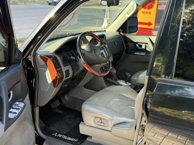 Чорний Міцубісі Паджеро, об'ємом двигуна 3 л та пробігом 265 тис. км за 8500 $, фото 7 на Automoto.ua