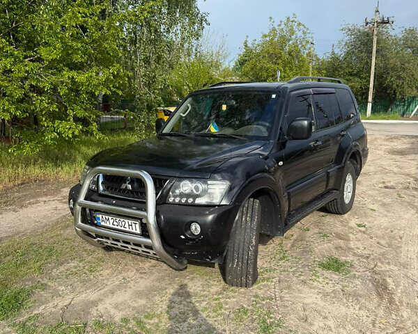 Чорний Міцубісі Паджеро, об'ємом двигуна 3.2 л та пробігом 415 тис. км за 7000 $, фото 1 на Automoto.ua
