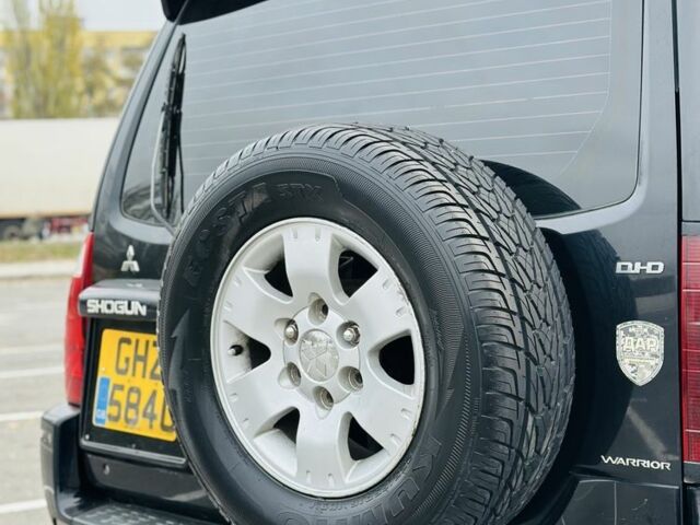 Черный Мицубиси Паджеро, объемом двигателя 3.2 л и пробегом 290 тыс. км за 4450 $, фото 10 на Automoto.ua