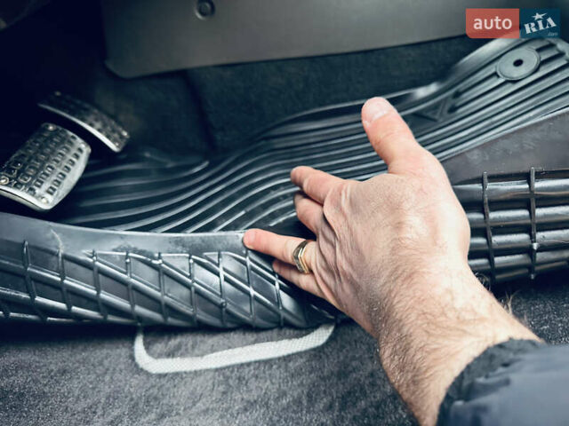 Черный Мицубиси Паджеро, объемом двигателя 3.2 л и пробегом 230 тыс. км за 10800 $, фото 22 на Automoto.ua