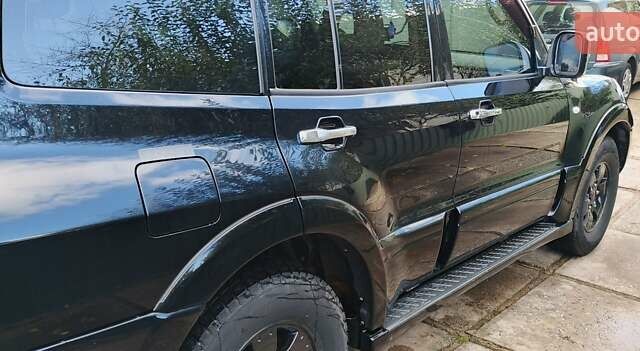 Черный Мицубиси Паджеро, объемом двигателя 3 л и пробегом 260 тыс. км за 6800 $, фото 4 на Automoto.ua