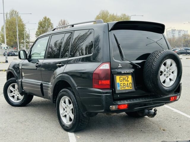 Черный Мицубиси Паджеро, объемом двигателя 3.2 л и пробегом 290 тыс. км за 4450 $, фото 2 на Automoto.ua
