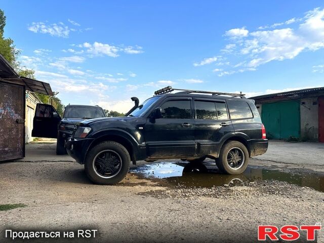 Черный Мицубиси Паджеро, объемом двигателя 3 л и пробегом 250 тыс. км за 7500 $, фото 1 на Automoto.ua