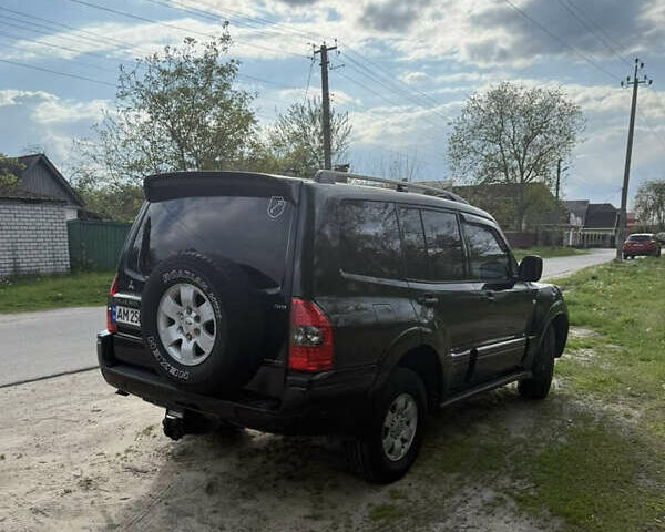 Чорний Міцубісі Паджеро, об'ємом двигуна 3.2 л та пробігом 415 тис. км за 7000 $, фото 4 на Automoto.ua