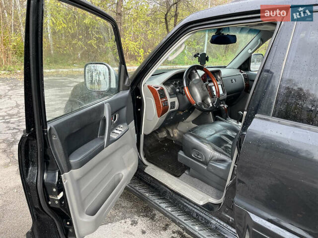 Черный Мицубиси Паджеро, объемом двигателя 2.97 л и пробегом 379 тыс. км за 8500 $, фото 6 на Automoto.ua