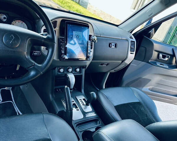 Черный Мицубиси Паджеро, объемом двигателя 3.2 л и пробегом 230 тыс. км за 10800 $, фото 162 на Automoto.ua