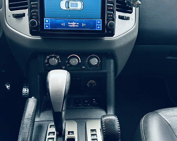 Черный Мицубиси Паджеро, объемом двигателя 3.2 л и пробегом 230 тыс. км за 10800 $, фото 10 на Automoto.ua