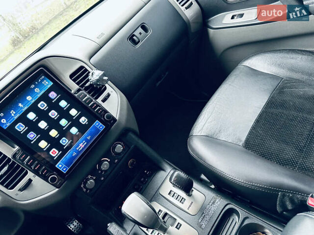Черный Мицубиси Паджеро, объемом двигателя 3.2 л и пробегом 230 тыс. км за 10800 $, фото 9 на Automoto.ua