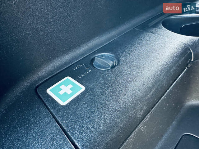 Черный Мицубиси Паджеро, объемом двигателя 3.2 л и пробегом 230 тыс. км за 10800 $, фото 88 на Automoto.ua