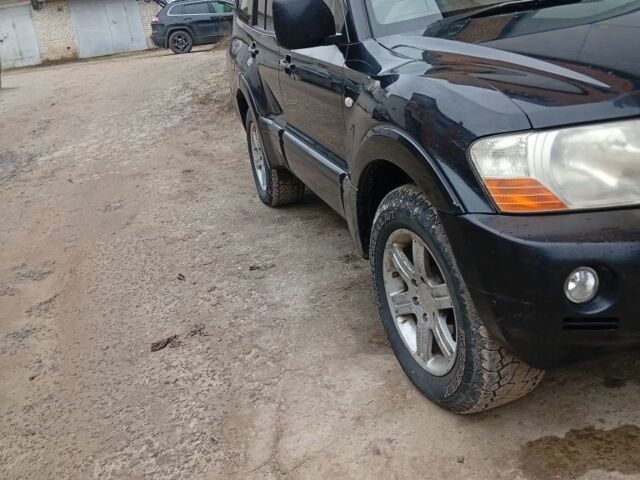 Черный Мицубиси Паджеро, объемом двигателя 3 л и пробегом 200 тыс. км за 4266 $, фото 5 на Automoto.ua