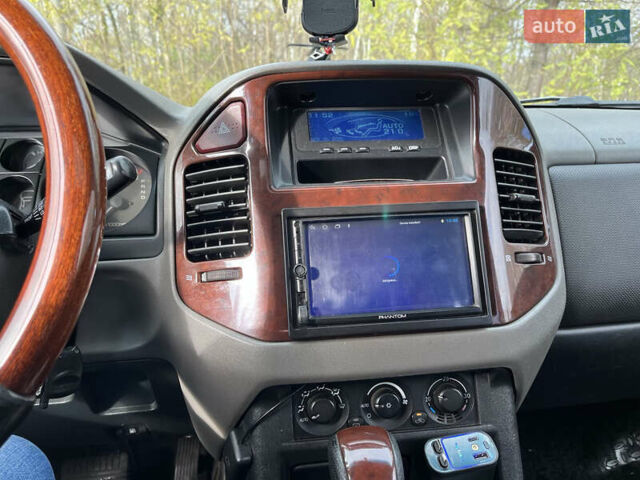 Черный Мицубиси Паджеро, объемом двигателя 2.97 л и пробегом 379 тыс. км за 8500 $, фото 12 на Automoto.ua