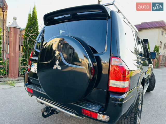 Черный Мицубиси Паджеро, объемом двигателя 3.2 л и пробегом 230 тыс. км за 10800 $, фото 105 на Automoto.ua