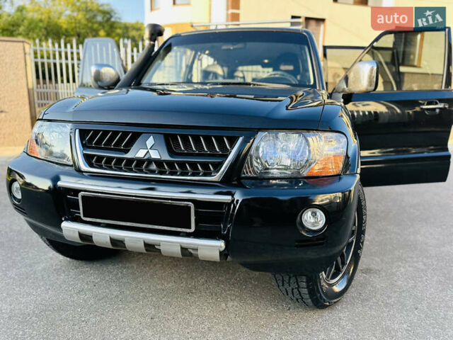 Черный Мицубиси Паджеро, объемом двигателя 3.2 л и пробегом 230 тыс. км за 10800 $, фото 76 на Automoto.ua
