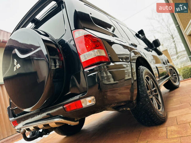 Черный Мицубиси Паджеро, объемом двигателя 3.2 л и пробегом 230 тыс. км за 10800 $, фото 11 на Automoto.ua