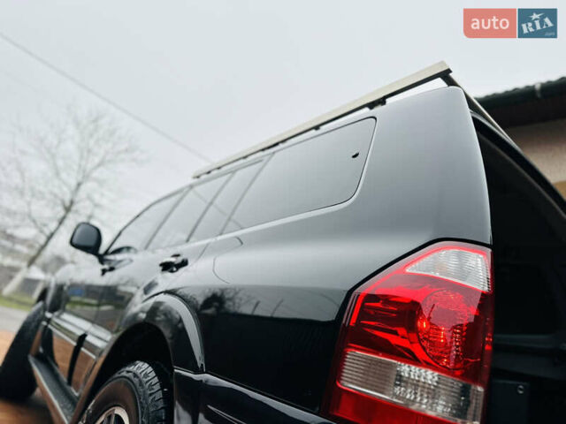 Черный Мицубиси Паджеро, объемом двигателя 3.2 л и пробегом 230 тыс. км за 10800 $, фото 138 на Automoto.ua