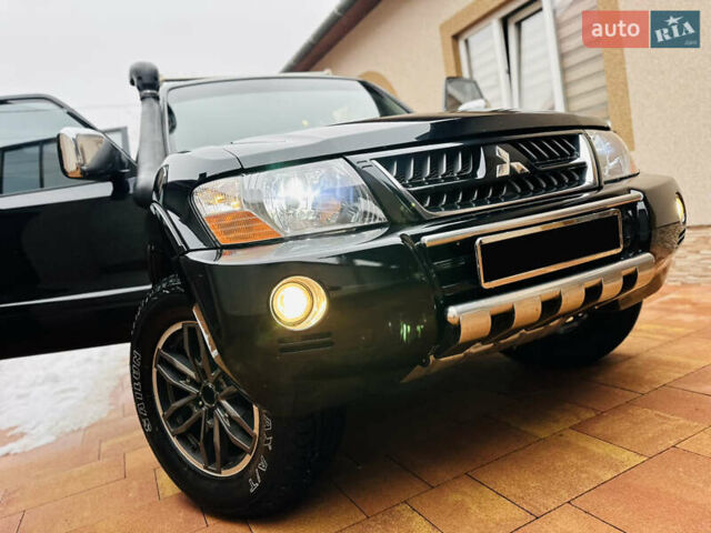 Черный Мицубиси Паджеро, объемом двигателя 3.2 л и пробегом 230 тыс. км за 10800 $, фото 119 на Automoto.ua