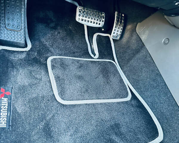 Черный Мицубиси Паджеро, объемом двигателя 3.2 л и пробегом 230 тыс. км за 10800 $, фото 42 на Automoto.ua