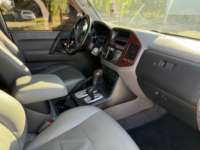 Чорний Міцубісі Паджеро, об'ємом двигуна 3 л та пробігом 265 тис. км за 8500 $, фото 6 на Automoto.ua