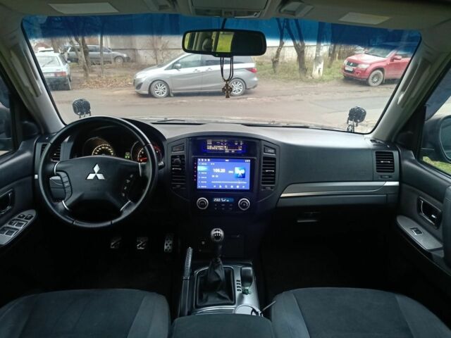 Черный Мицубиси Паджеро, объемом двигателя 3.2 л и пробегом 249 тыс. км за 13500 $, фото 7 на Automoto.ua