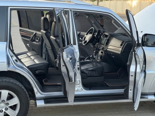 Черный Мицубиси Паджеро, объемом двигателя 2.4 л и пробегом 282 тыс. км за 13000 $, фото 10 на Automoto.ua