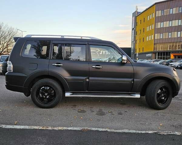 Чорний Міцубісі Паджеро, об'ємом двигуна 3.83 л та пробігом 360 тис. км за 12800 $, фото 9 на Automoto.ua