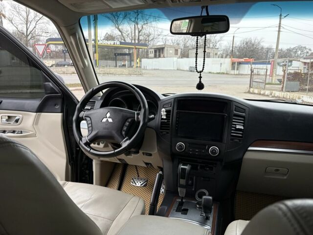 Чорний Міцубісі Паджеро, об'ємом двигуна 3 л та пробігом 192 тис. км за 10500 $, фото 5 на Automoto.ua