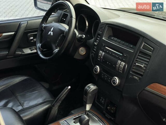 Черный Мицубиси Паджеро, объемом двигателя 2.97 л и пробегом 269 тыс. км за 9500 $, фото 17 на Automoto.ua