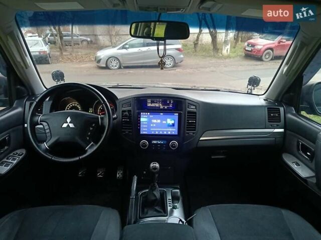 Черный Мицубиси Паджеро, объемом двигателя 3.2 л и пробегом 249 тыс. км за 13500 $, фото 6 на Automoto.ua