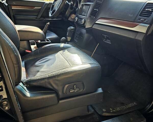 Чорний Міцубісі Паджеро, об'ємом двигуна 3 л та пробігом 210 тис. км за 11000 $, фото 11 на Automoto.ua