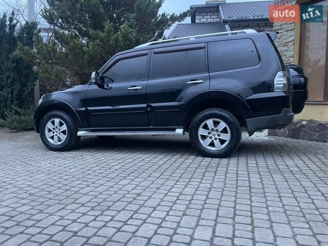 Чорний Міцубісі Паджеро, об'ємом двигуна 3 л та пробігом 260 тис. км за 10800 $, фото 62 на Automoto.ua