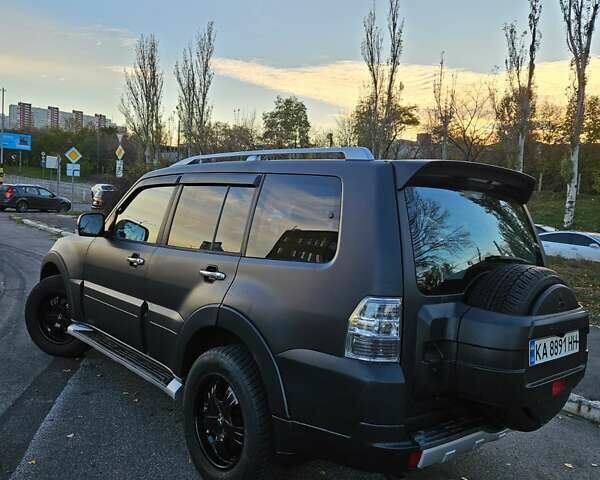 Чорний Міцубісі Паджеро, об'ємом двигуна 3.83 л та пробігом 360 тис. км за 12800 $, фото 4 на Automoto.ua