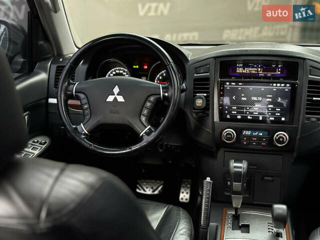 Чорний Міцубісі Паджеро, об'ємом двигуна 3.2 л та пробігом 209 тис. км за 11500 $, фото 44 на Automoto.ua