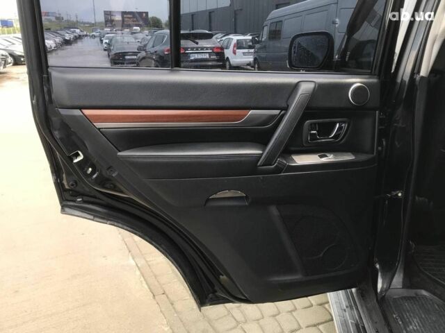 Черный Мицубиси Паджеро, объемом двигателя 3.2 л и пробегом 330 тыс. км за 12790 $, фото 17 на Automoto.ua