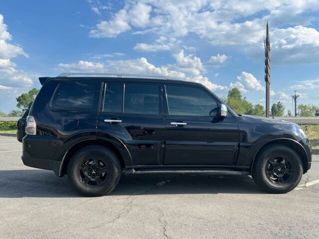 Чорний Міцубісі Паджеро, об'ємом двигуна 3 л та пробігом 219 тис. км за 11500 $, фото 4 на Automoto.ua