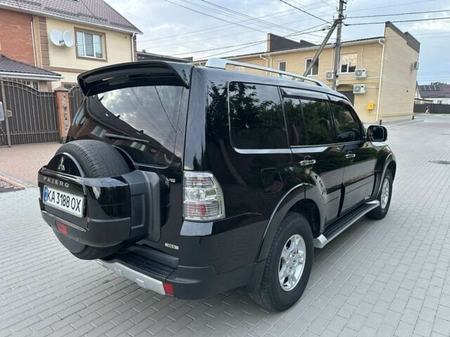 Чорний Міцубісі Паджеро, об'ємом двигуна 3 л та пробігом 225 тис. км за 10800 $, фото 2 на Automoto.ua